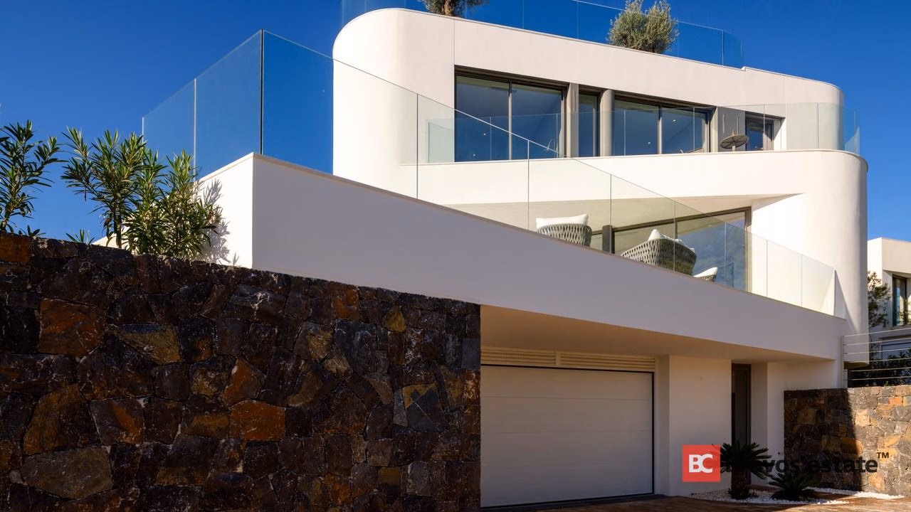 Spacious 4-Bedroom Villa in Finestrat · 331 m² - 2