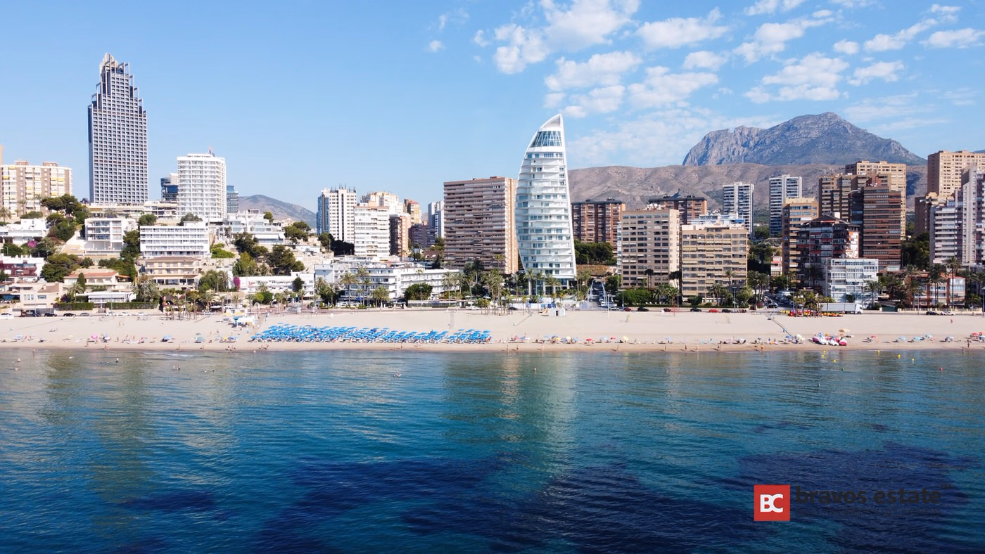 Frontline 2-Bed Apartment on Poniente Beach, Benidorm - 2