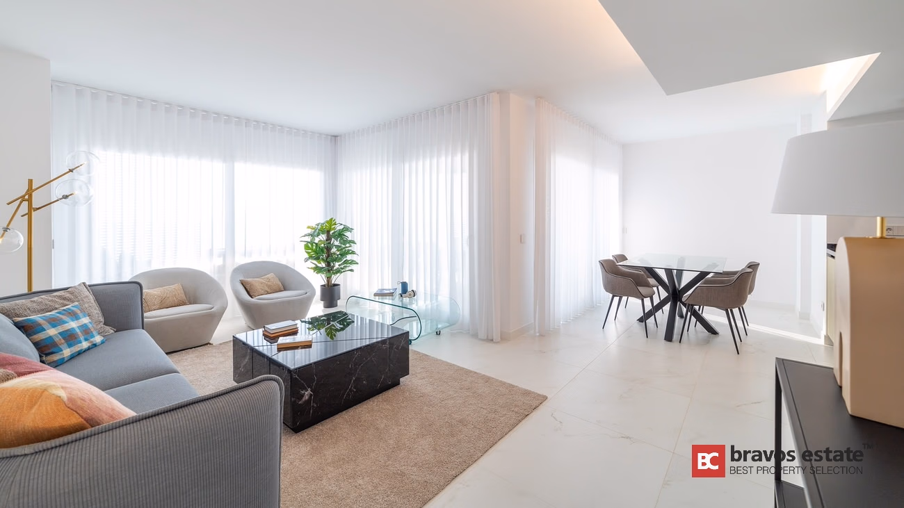 Seafront 3-Bedroom Apartment in Punta Prima - 21