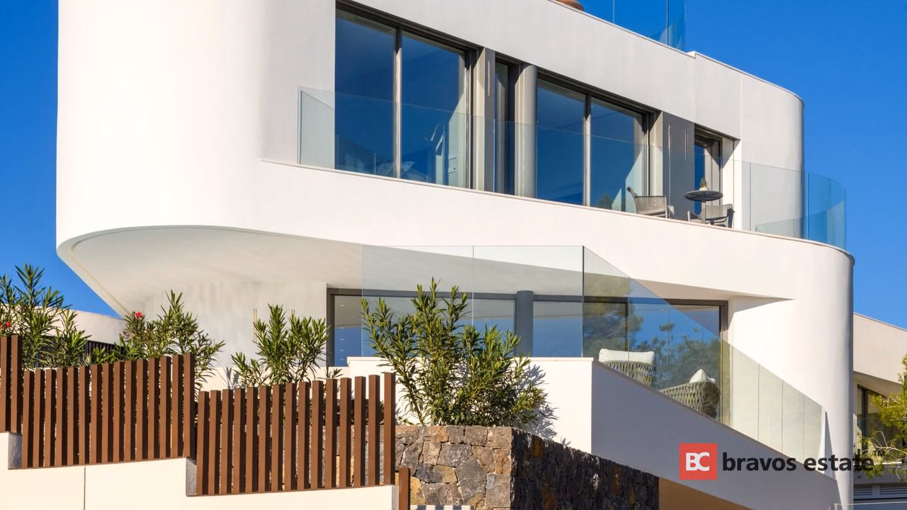 Spacious 4-Bedroom Villa in Finestrat · 331 m² - 1