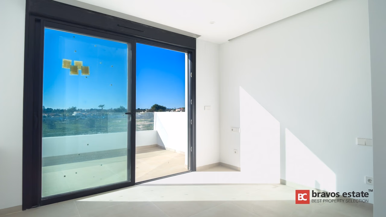 Villa Cerca del Mar de 5 Dormitorios en El Campello · 275 m² - 12