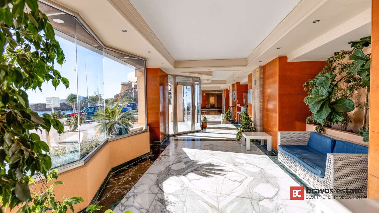 Seafront 2-Bedroom Apartment in Altea - 23