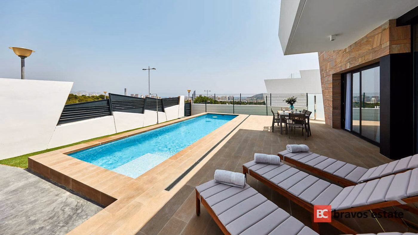 Villa con techos de 3,2 m y vistas al mar en las colinas de Benidorm - 10