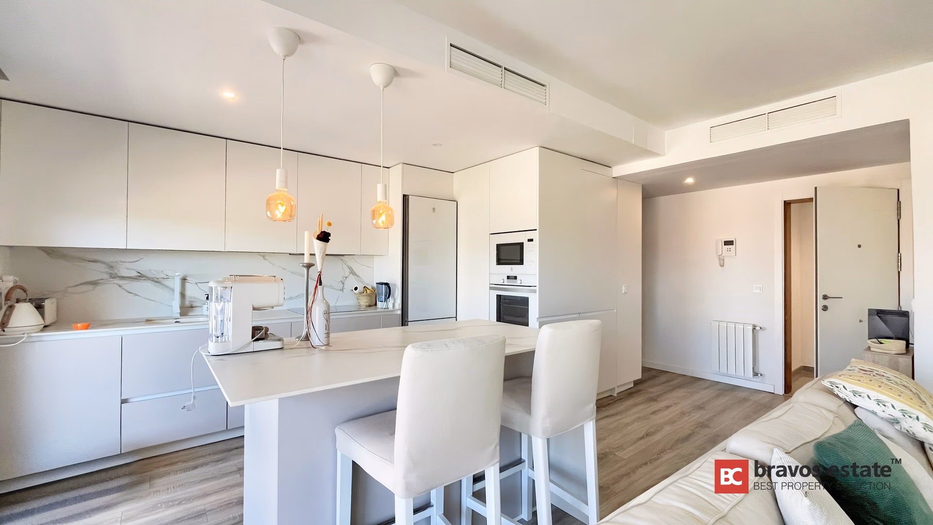 Beachside 2-Bedroom Apartment in El Campello · 100 m² - 3