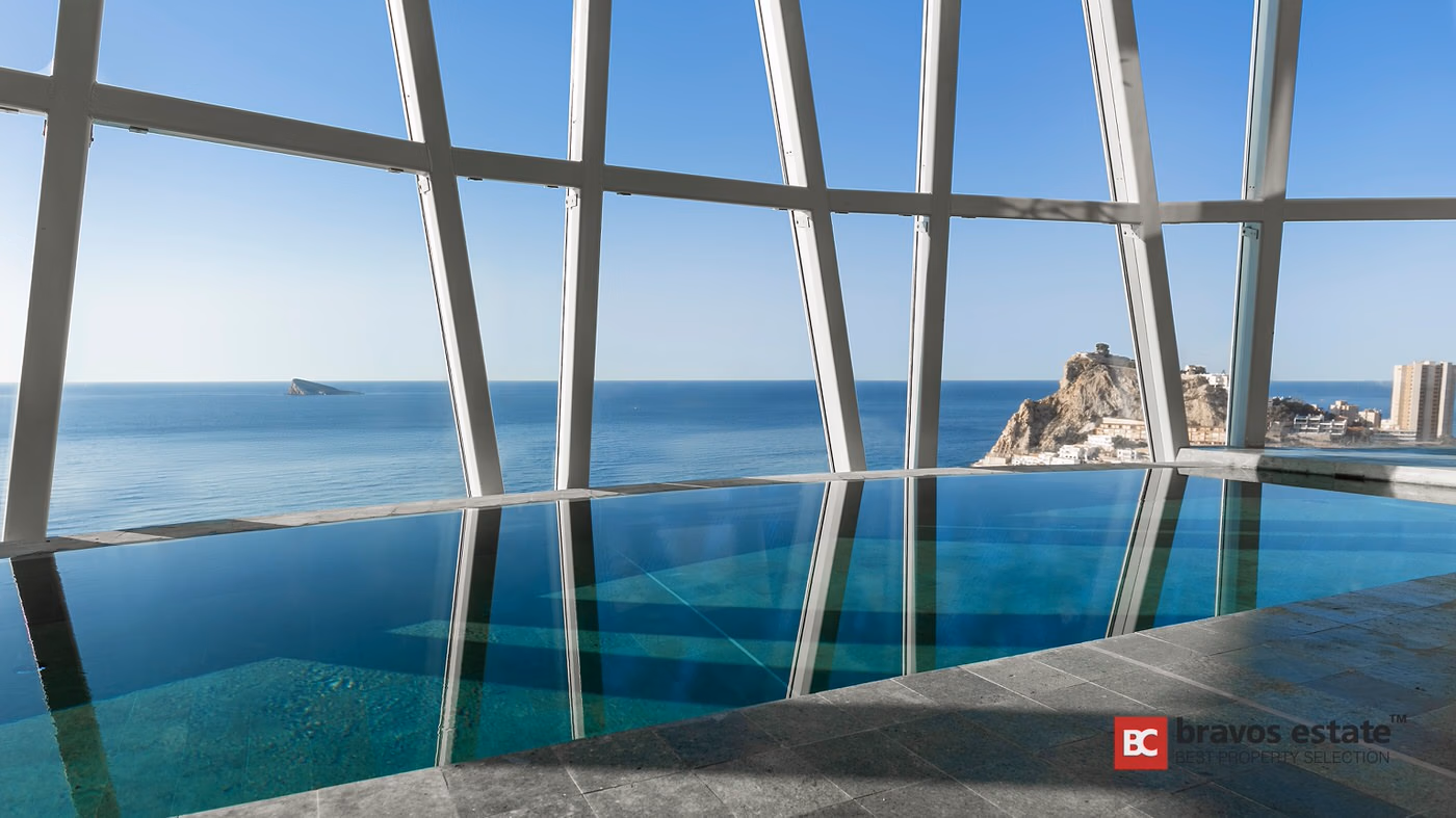 Frontline 2-Bed Apartment on Poniente Beach, Benidorm - 25