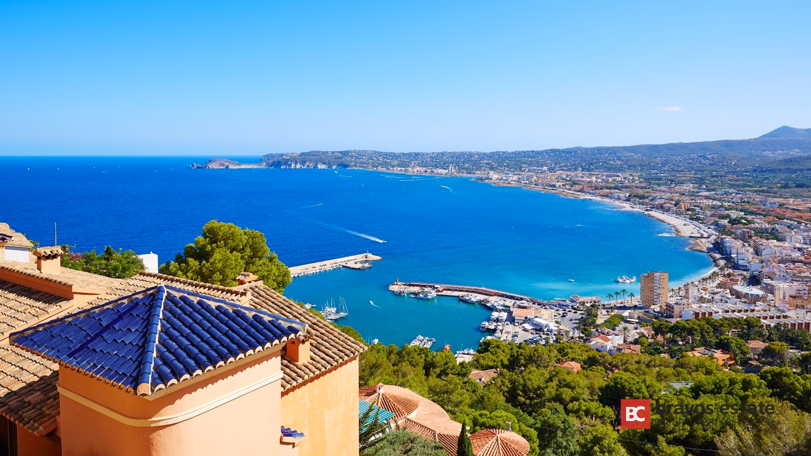 Beachside 3-Bedroom Apartment in Javea - 19