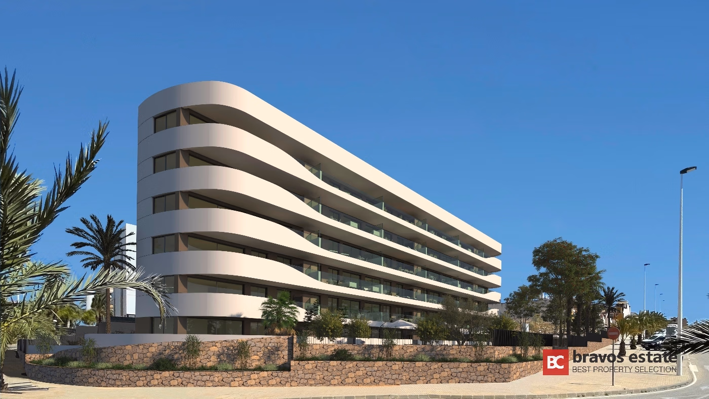 Beachside 2-Bedroom Apartment in Arenales del Sol · 89 m² - 1