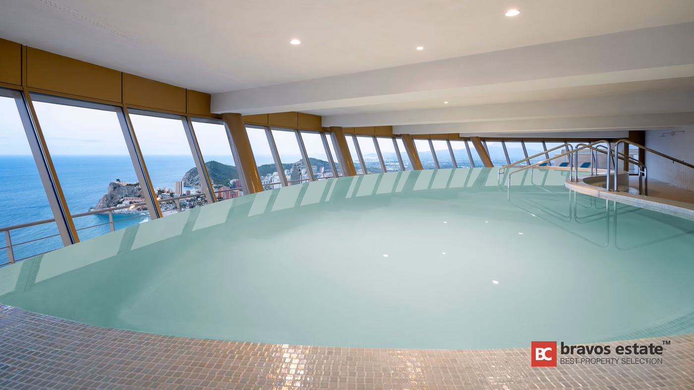 Beachside 2-Bedroom Apartment in Benidorm - 24