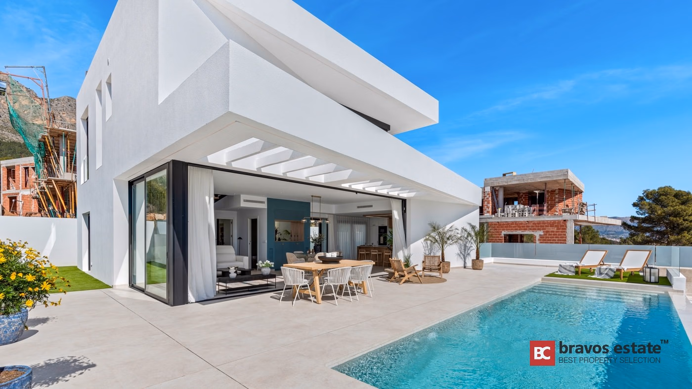 Villa with 140 m² Basement and Solar Power in La Nucía - 2