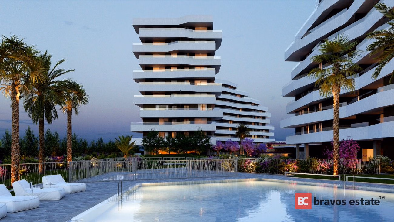 Seafront 3-Bedroom Apartment in Playa de San Juan - 1