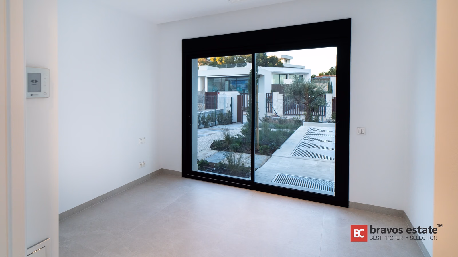 Villa Espaciosa de 3 Dormitorios en Las Colinas · 409 m² - 10