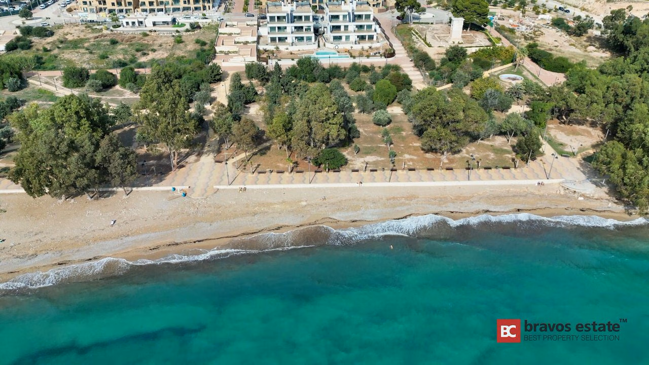 Seafront 3-Bedroom Apartment in Villajoyosa · 108 m² - 11
