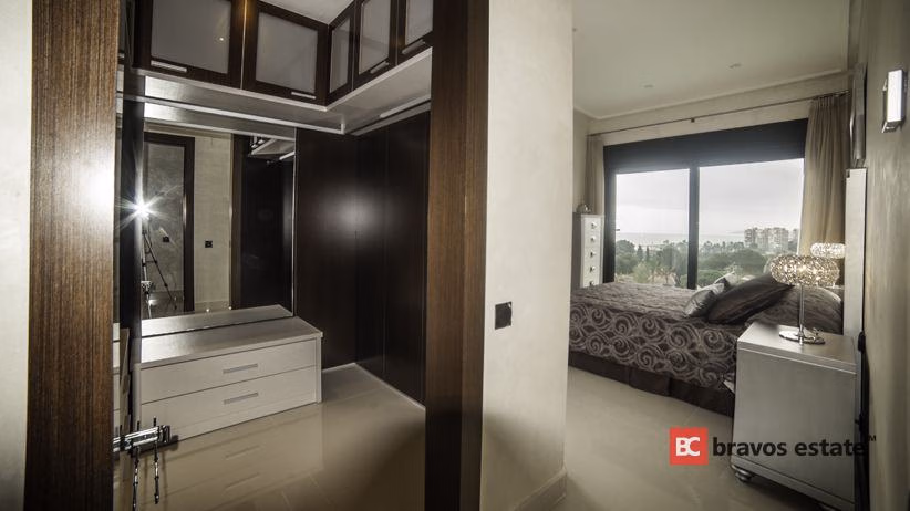 Beachside 3-Bedroom Villa in Campoamor · 193 m² - 18