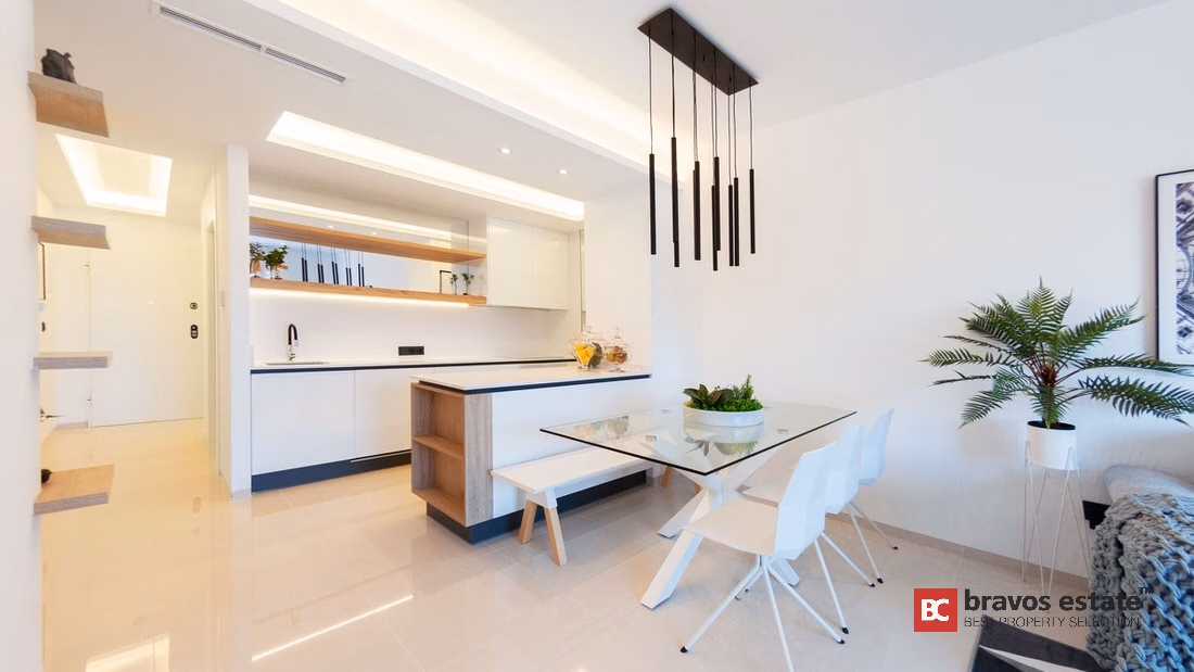 Seafront 2-Bedroom Apartment in Guardamar del Segura - 11