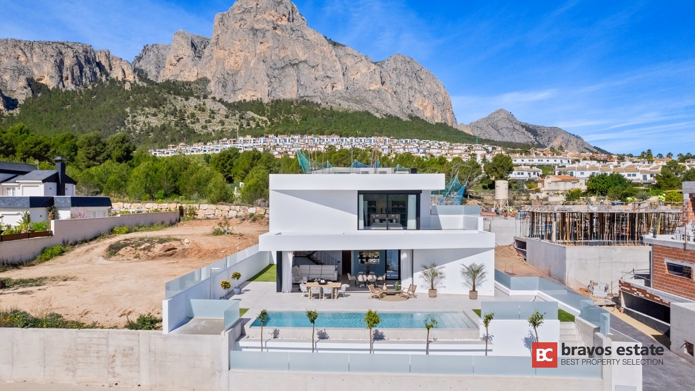 Villa with 140 m² Basement and Solar Power in La Nucía - 6
