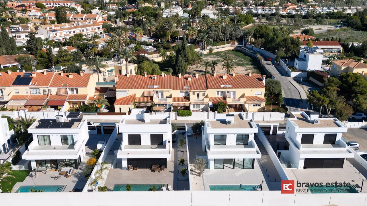 Villa Cerca del Mar de 5 Dormitorios en El Campello · 275 m² - 24