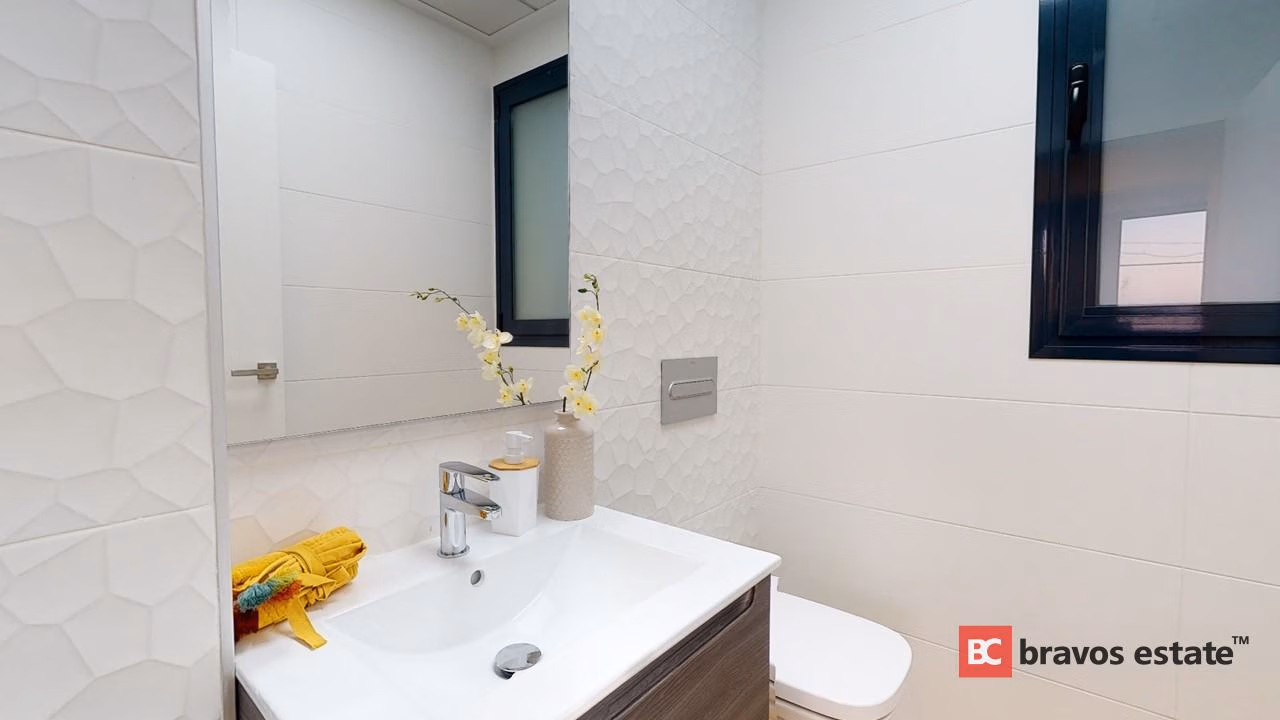 Beachside 4-Bedroom Villa in El Campello · 220 m² - 18
