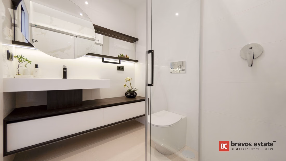 Seafront 2-Bedroom Apartment in Guardamar del Segura - 13
