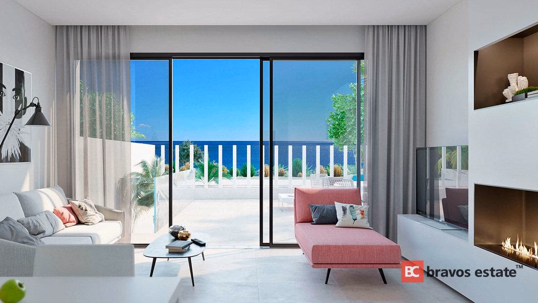Beachside 3-Bedroom Apartment in Guardamar del Segura - 2