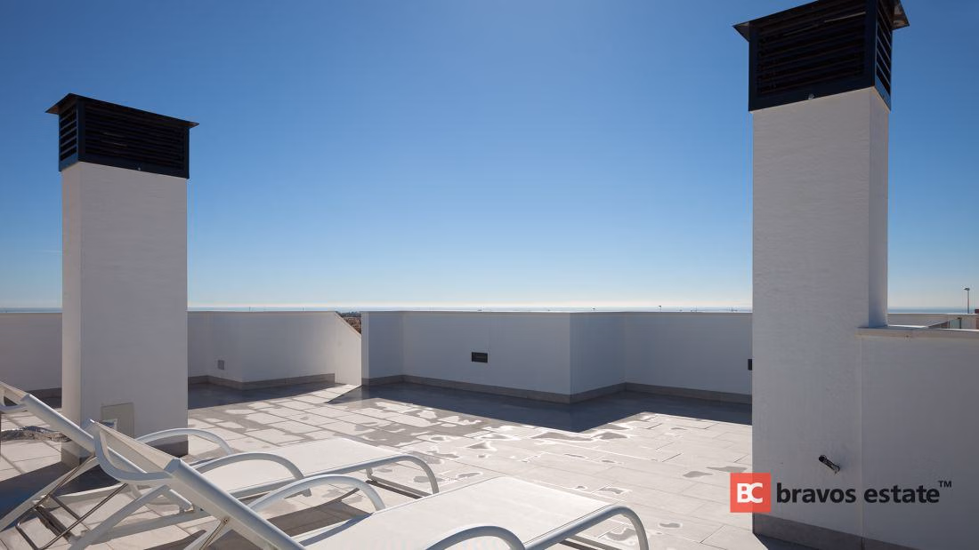 Spacious 3-Bedroom Villa in Cabo Roig - 3