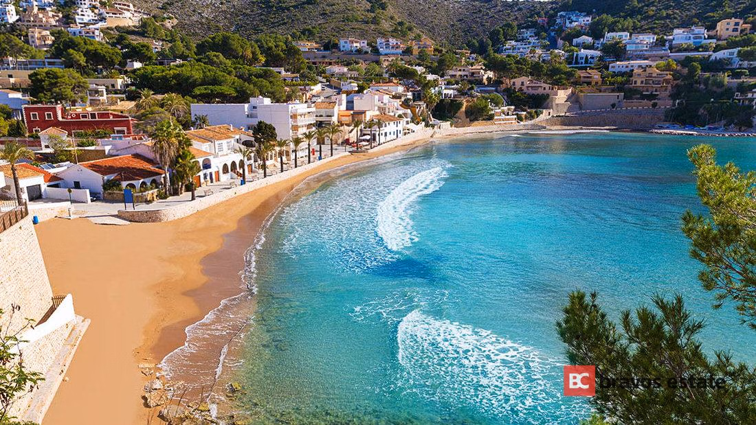 Spacious 4-Bedroom Villa in Cumbre del Sol · 473 m² - 6
