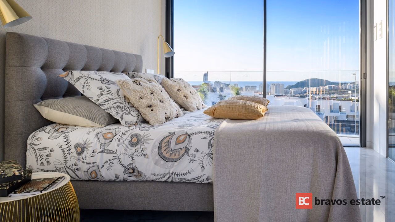 Spacious 4-Bedroom Villa in Finestrat · 331 m² - 12