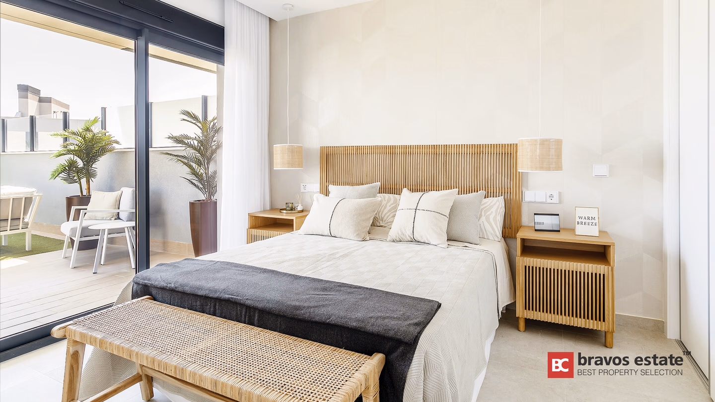 Beachside 2-Bedroom Apartment in Arenales del Sol - 8