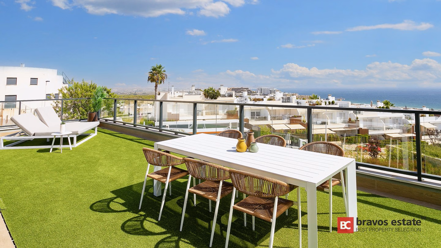 Beachside 3-Bedroom Apartment in Arenales del Sol - 3