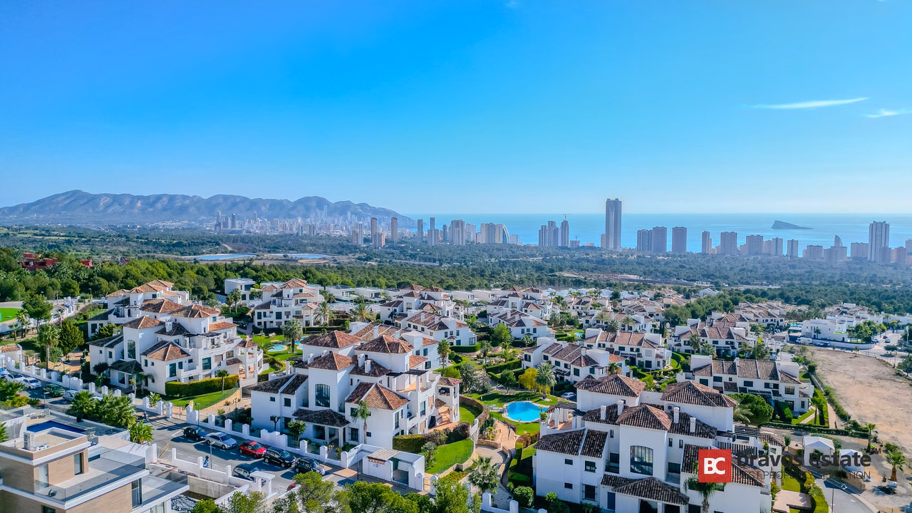 Spacious 3-Bedroom Villa in Finestrat - 36