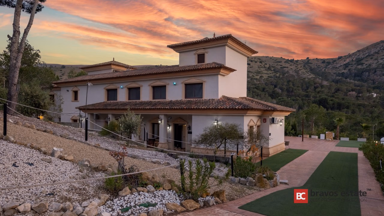 Villa De Lujo de 12 Dormitorios en Finestrat - 92