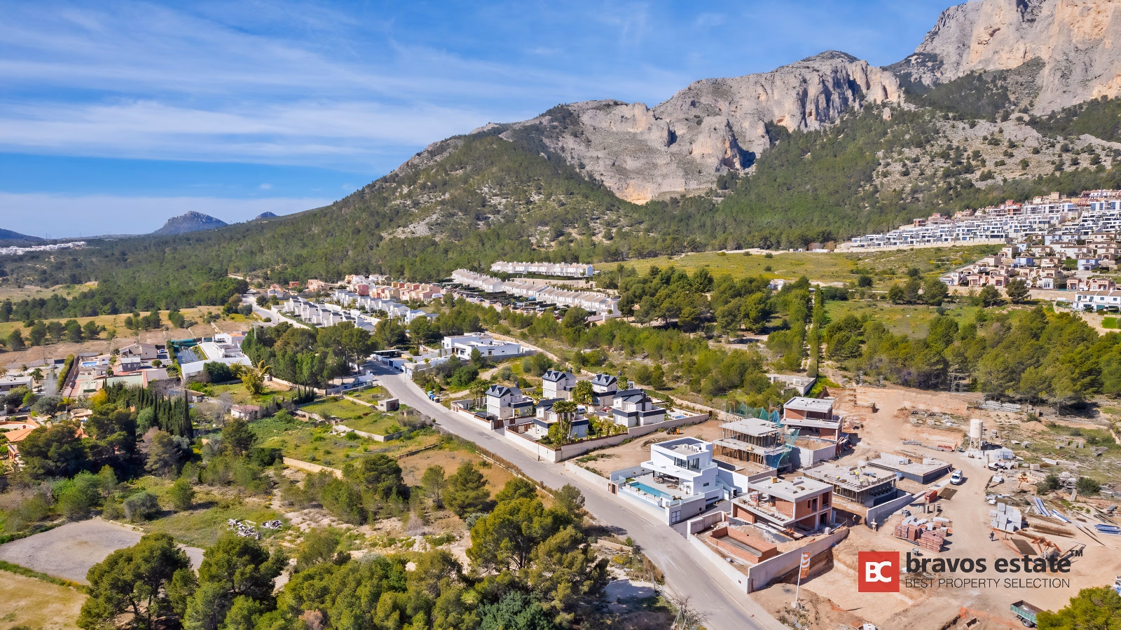 Villa with 140 m² Basement and Solar Power in La Nucía - 9