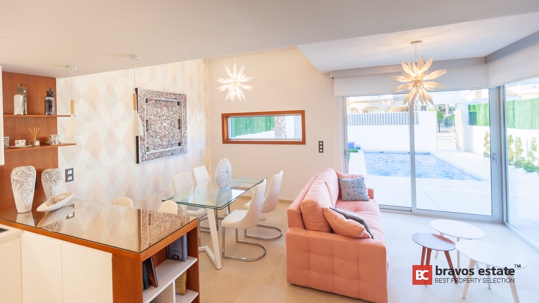 Villa de Obra Nueva de 3 Dormitorios en Guardamar del Segura - 12