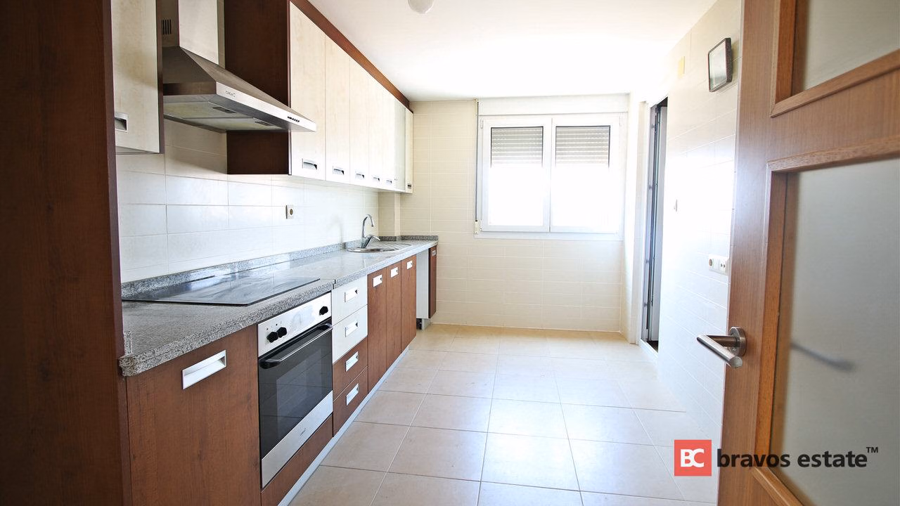 Beachside 4-Bedroom Apartment in El Campello · 141 m² - 1