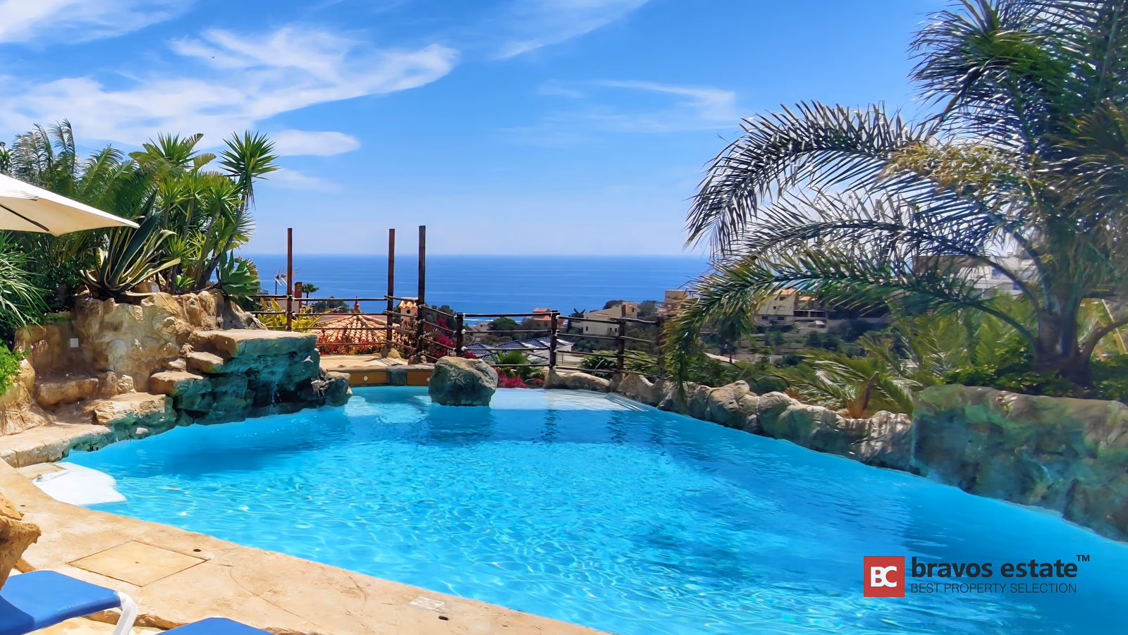 Beachside 9-Bedroom Villa in El Campello 1