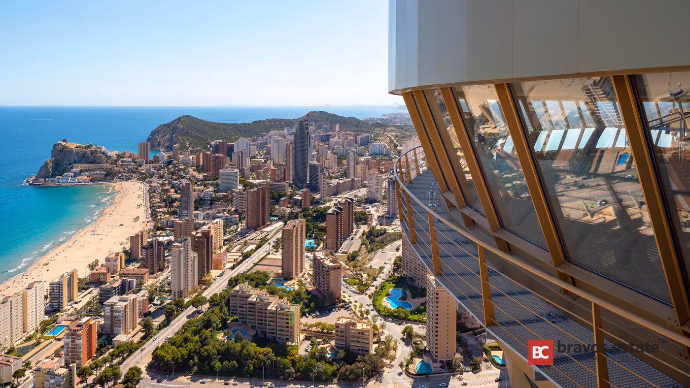 Beachside 2-Bedroom Apartment in Benidorm - 5