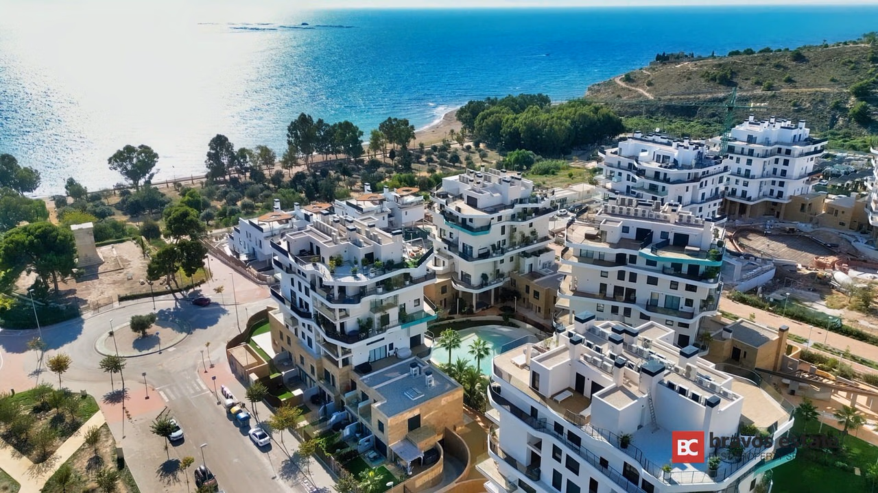 Seafront 3-Bedroom Apartment in Villajoyosa · 108 m² - 9