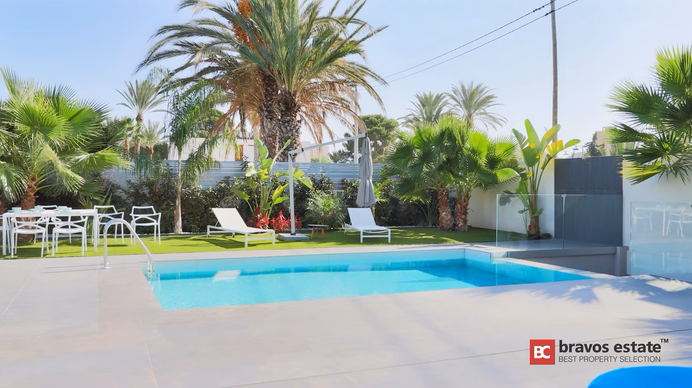 Beachside 7-Bedroom Villa in Playa de San Juan - 3