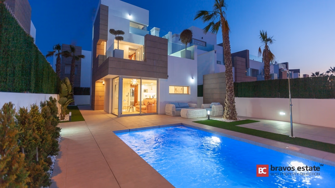 Villa de Obra Nueva de 3 Dormitorios en Guardamar del Segura - 2