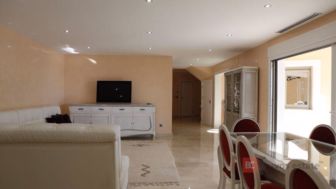 Villa De Lujo de 4 Dormitorios en Benissa · 465 m² - 3