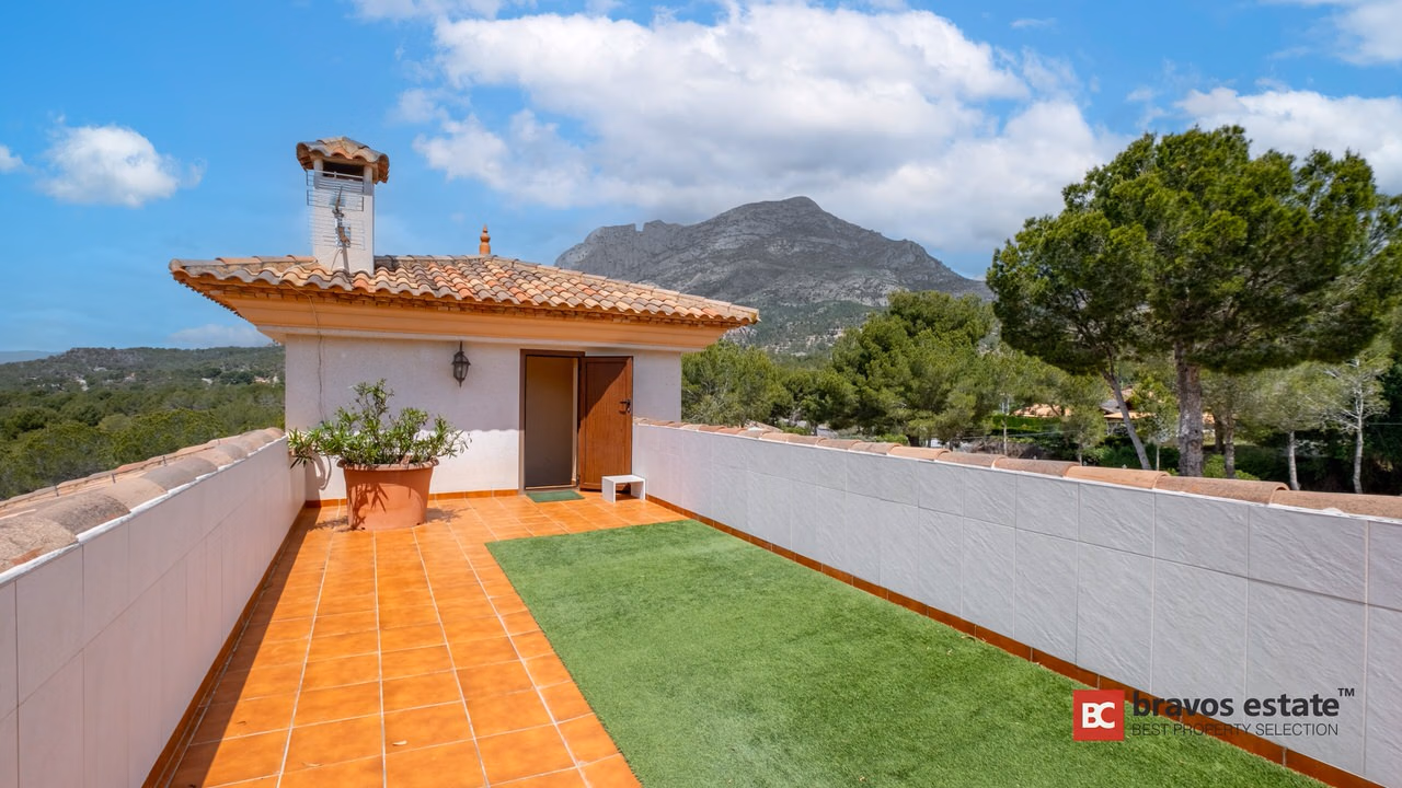 Villa De Lujo de 12 Dormitorios en Finestrat - 85