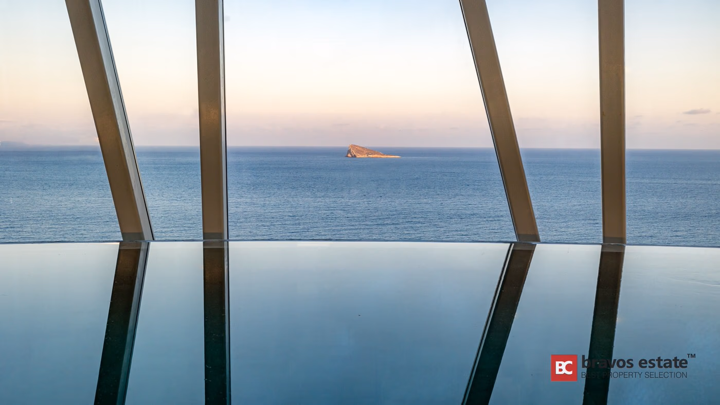 Frontline 2-Bed Apartment on Poniente Beach, Benidorm - 21