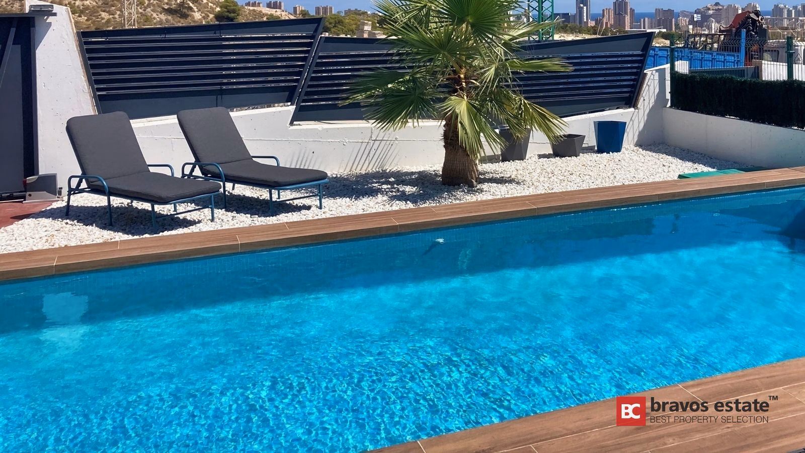 Просторная вилла, 5 спален в Финестрате · 330 m² - 5