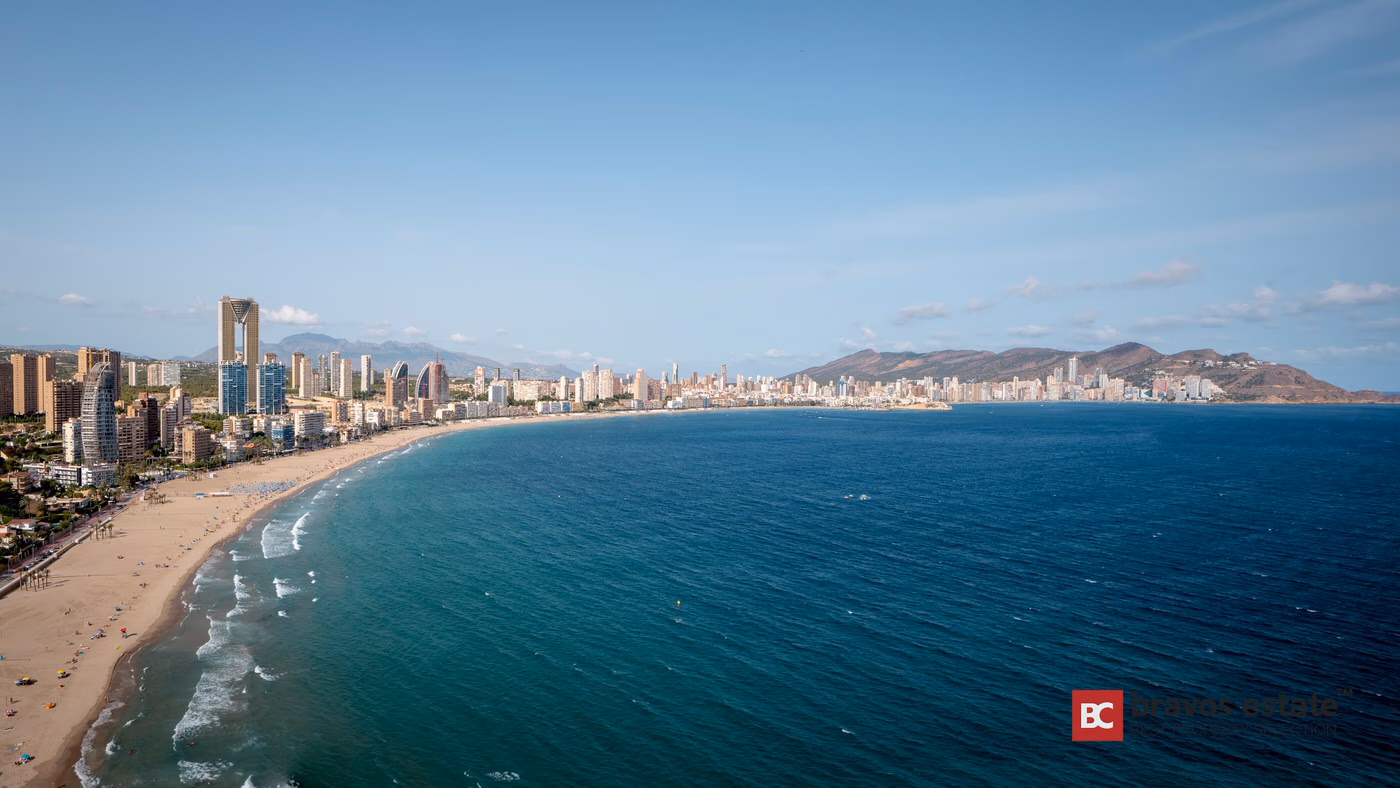 Beachside 2-Bedroom Apartment in Benidorm - 36