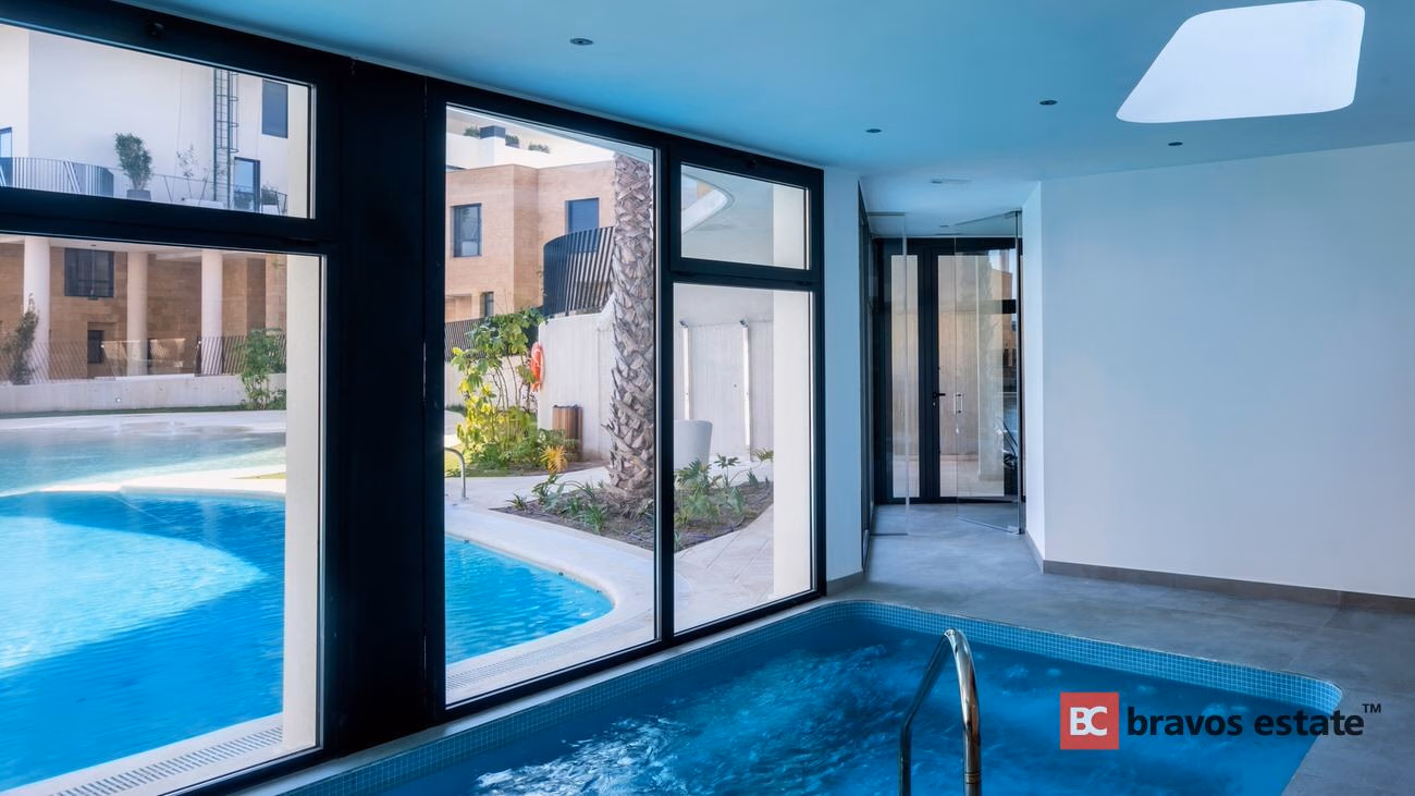 Seafront 3-Bedroom Apartment in Villajoyosa · 138 m² - 10