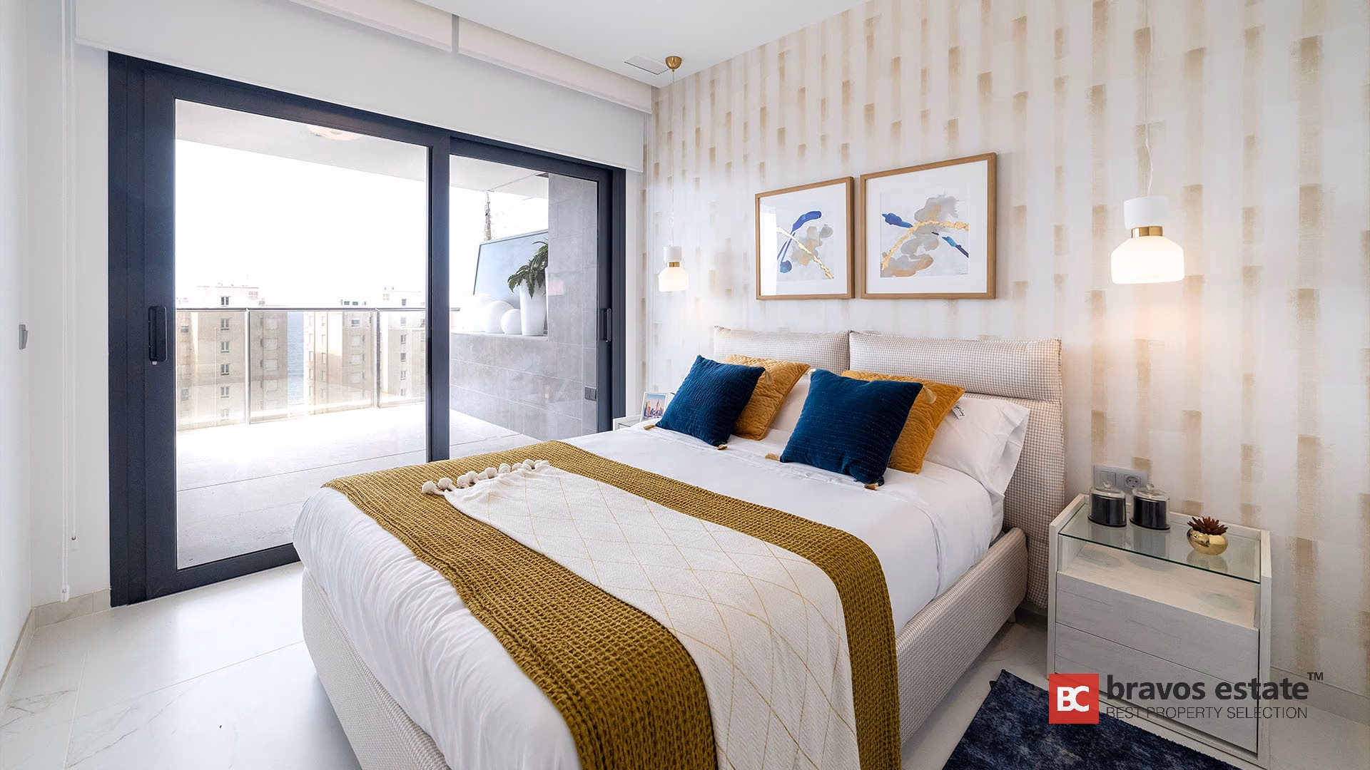 Seafront 2-Bedroom Apartment in Benidorm · 110 m² - 5
