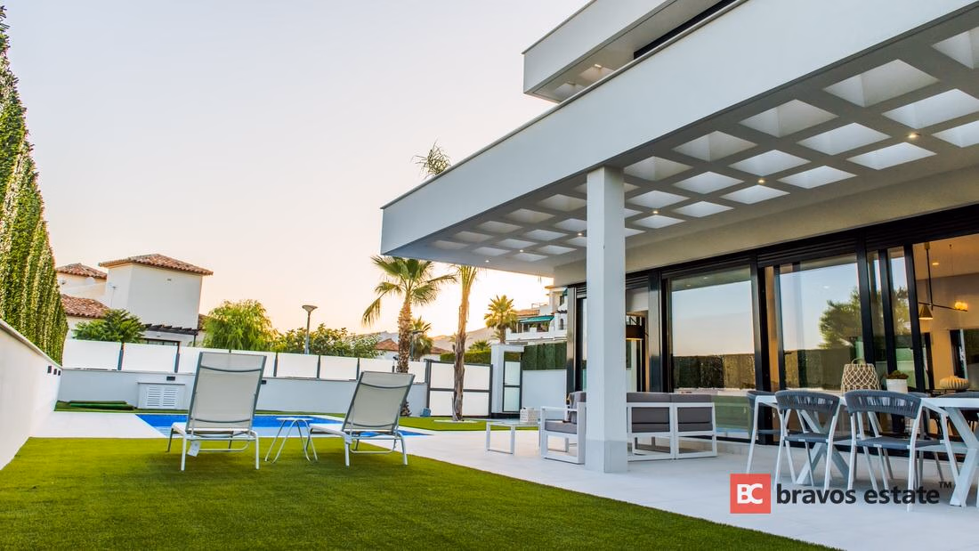 Spacious 3-Bedroom Villa in Finestrat · 282 m² - 12