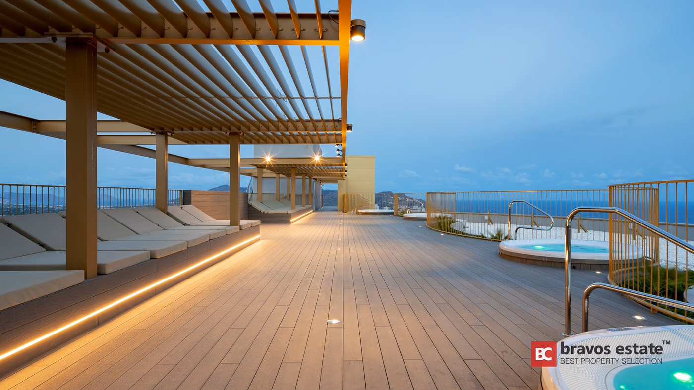 Beachside 2-Bedroom Apartment in Benidorm - 32