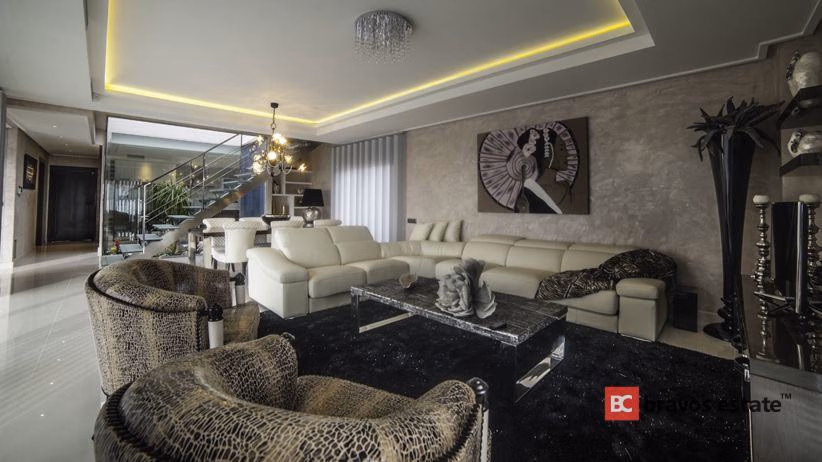 Beachside 3-Bedroom Villa in Campoamor · 193 m² - 9
