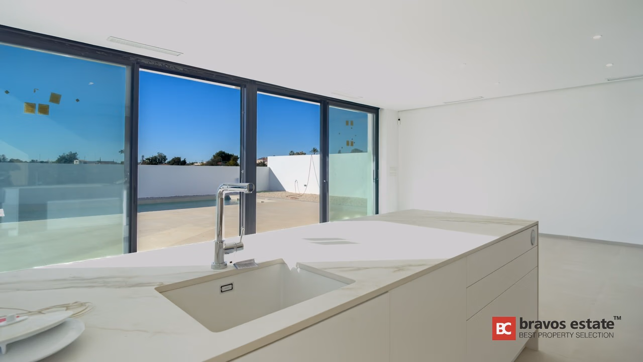 Villa Cerca del Mar de 5 Dormitorios en El Campello · 275 m² - 7