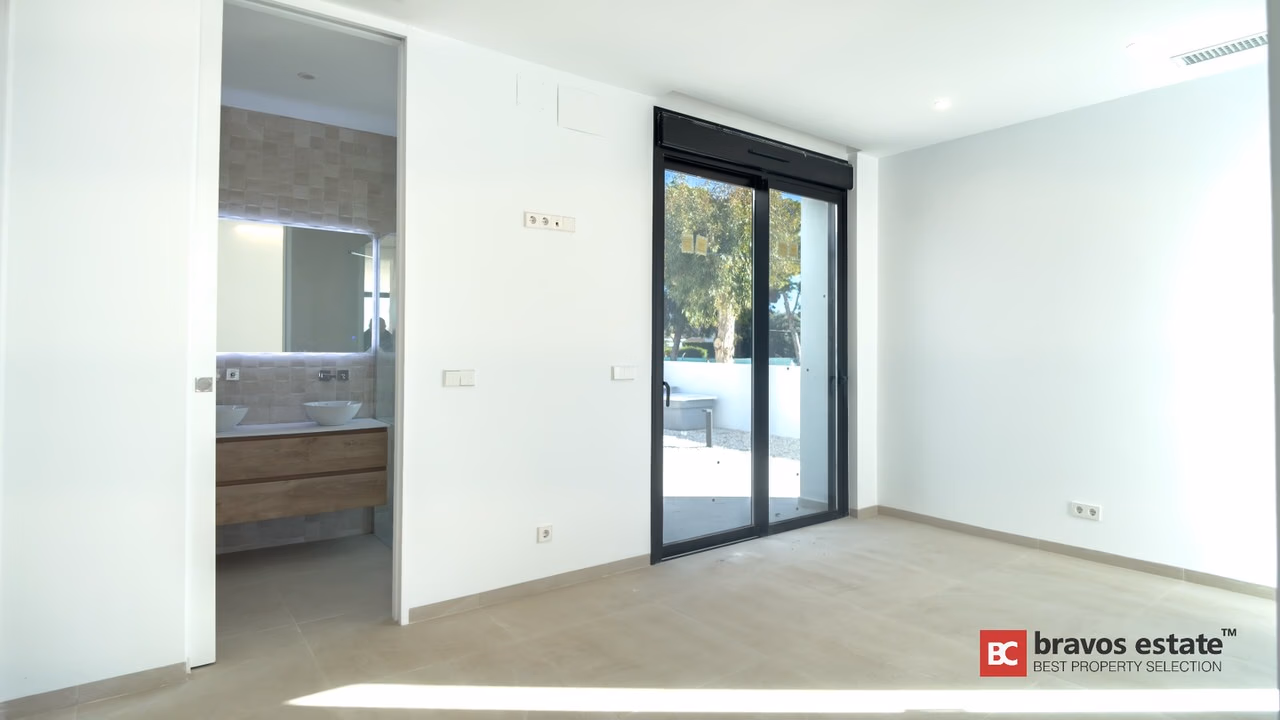Villa Cerca del Mar de 5 Dormitorios en El Campello · 275 m² - 9